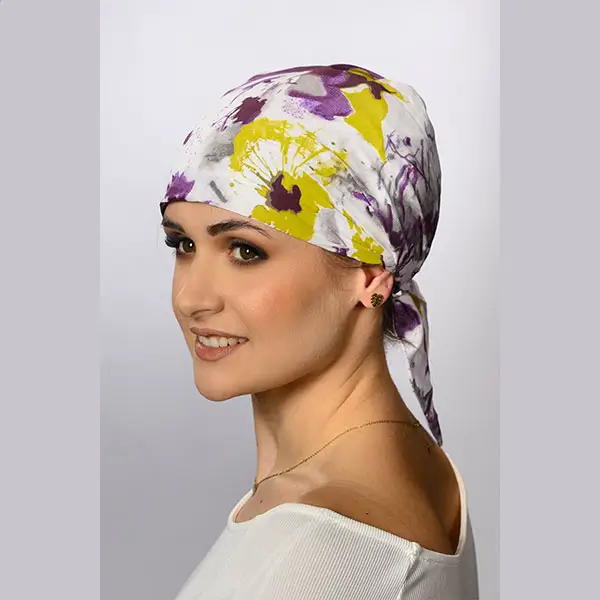 ACCUEIL 10 Bandana chimio Melodie C19, doux et pratique, idéal pour les femmes en chimiothérapie. Facile à fixer et confortable.