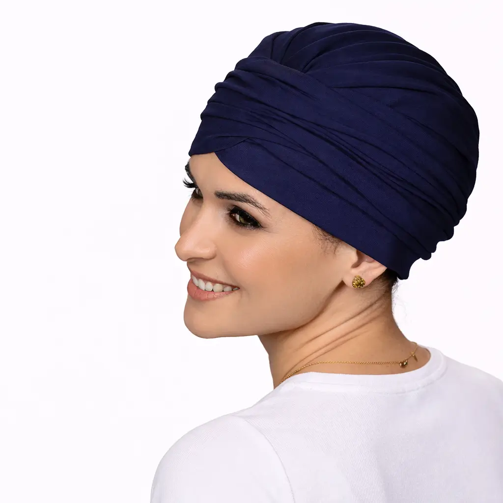 Bonnet Chimio Esme 7 Bonnet chimio Esme en bambou navy, doux et confortable.