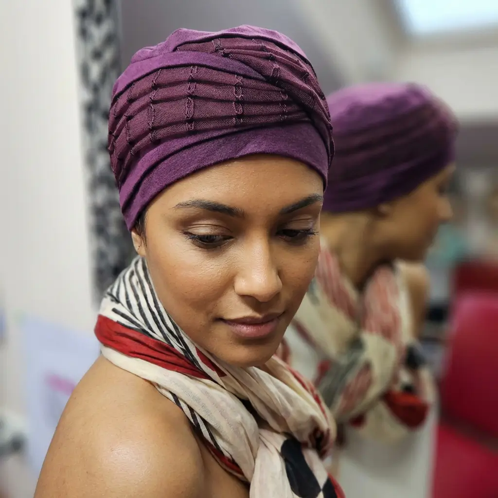 Bonnet chimio Bastille prune sans couture pour femme, en bambou doux, adapté aux cuirs chevelus sensibles pendant et après chimiothérapie