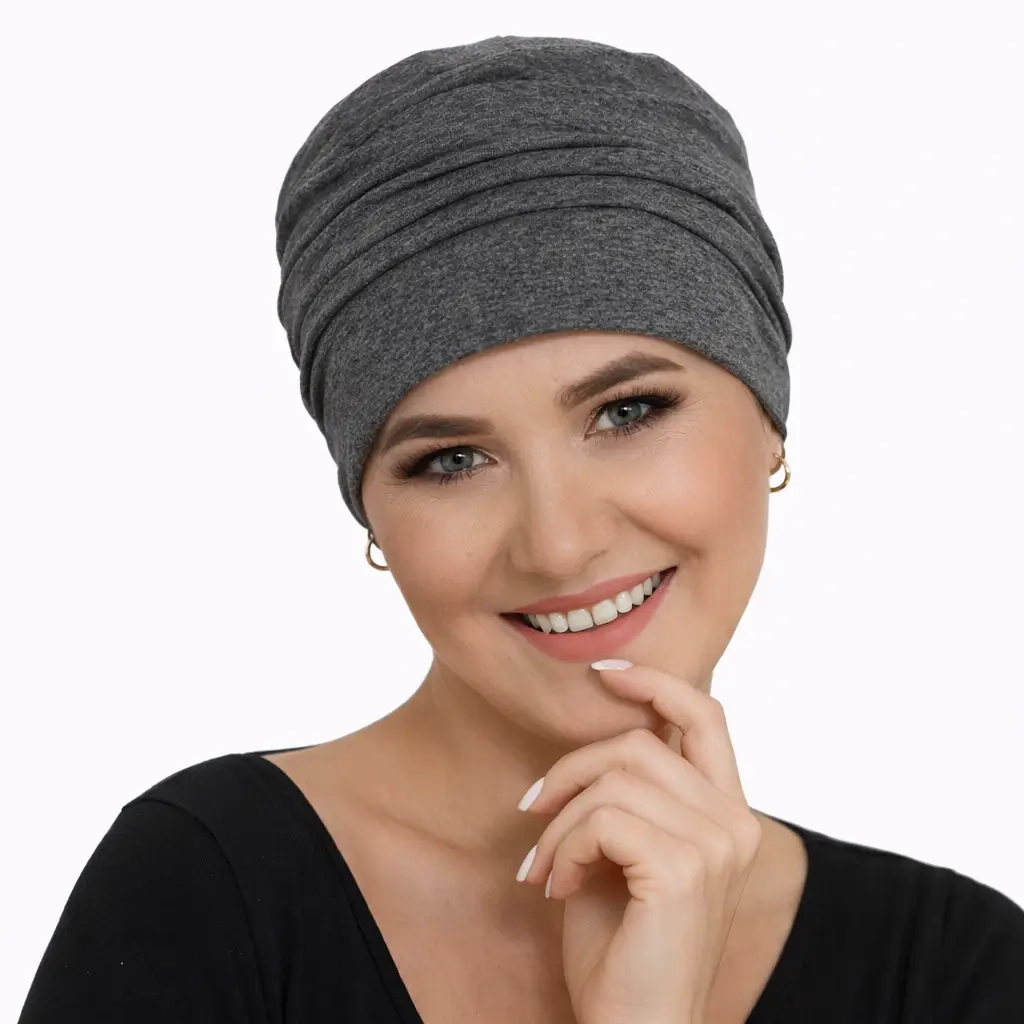 Bonnet Chimio Cindy 4 Bonnet chimio Cindycoton gris chiné. Une couleur neutre et douce.