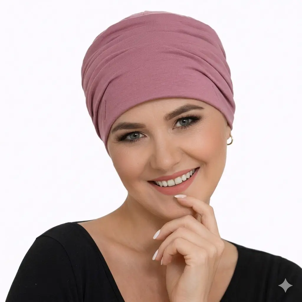 Bonnet Chimio Cindy 1 Bonnet chimio Cindy coton rose. Une teinte sophistiquée et chaleureuse