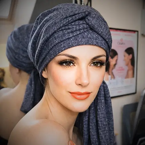 Foulard chimio Estelle avec bonnet préformé en bambou, à pans longs, doux et confortable pour cuir chevelu sensible.
