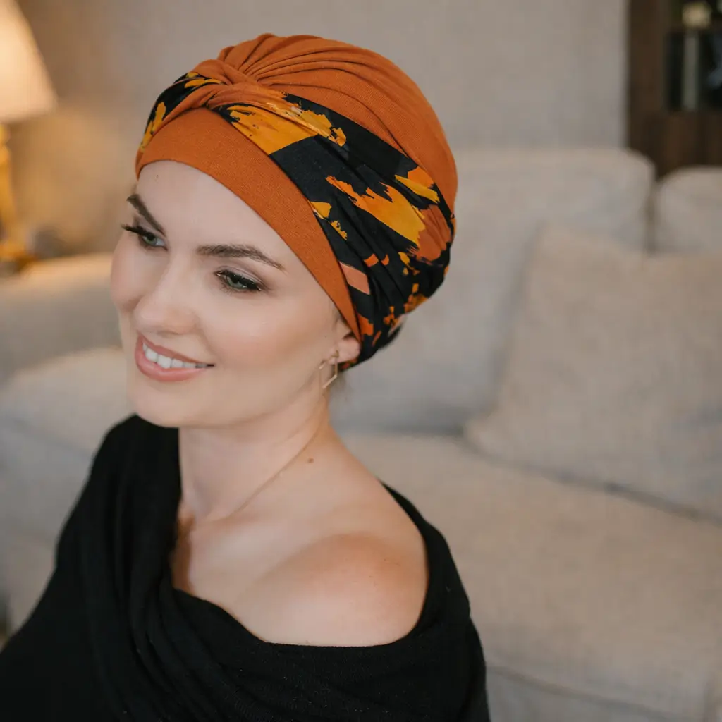Bonnet chimio femme Ariel et son bandeau SeiKo - Bambou - Elégance 2 Bonnet chimio Ariel safran avec bandeau Seiko en bambou.