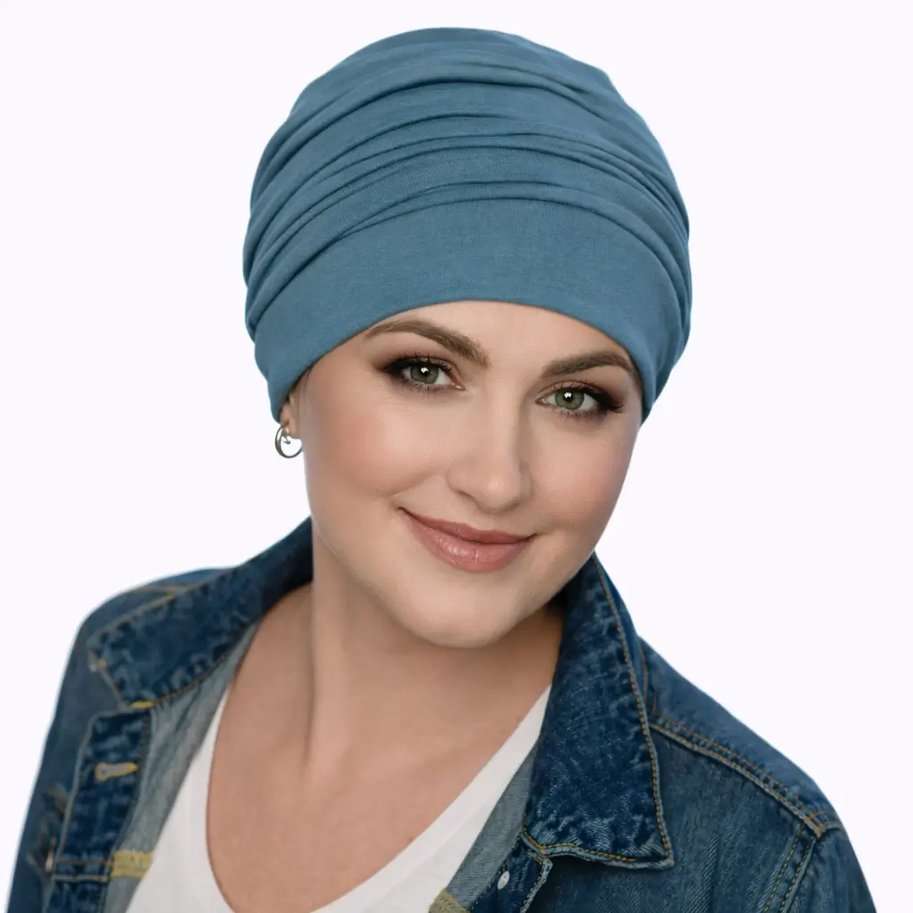 Bonnet chimio femme Zuzanna - Coton prémium - Le confort 2 Bonnet chimio Zuzanna Bambou bleu clair, bien être pour le cuir chevelu.