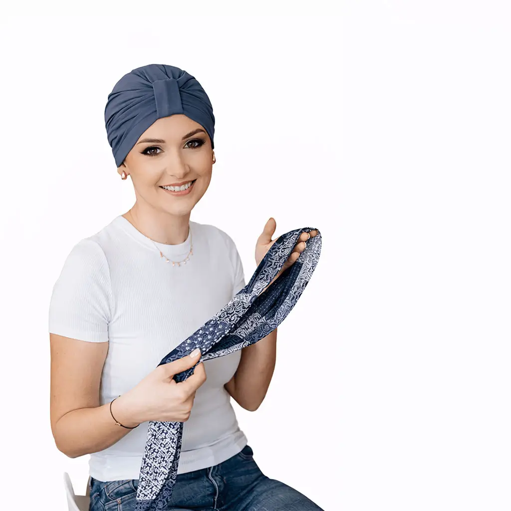Bonnet chimio bambou Valery et son foulard Nora - Modularité 2 Bonnet chimio bambou femme et foulard Nora ardoise