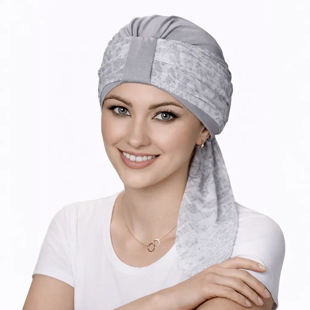 Bonnet chimio bambou Valery et son foulard Nora - Modularité 10 Bonnet chimio bambou femme et foulard Nora gris